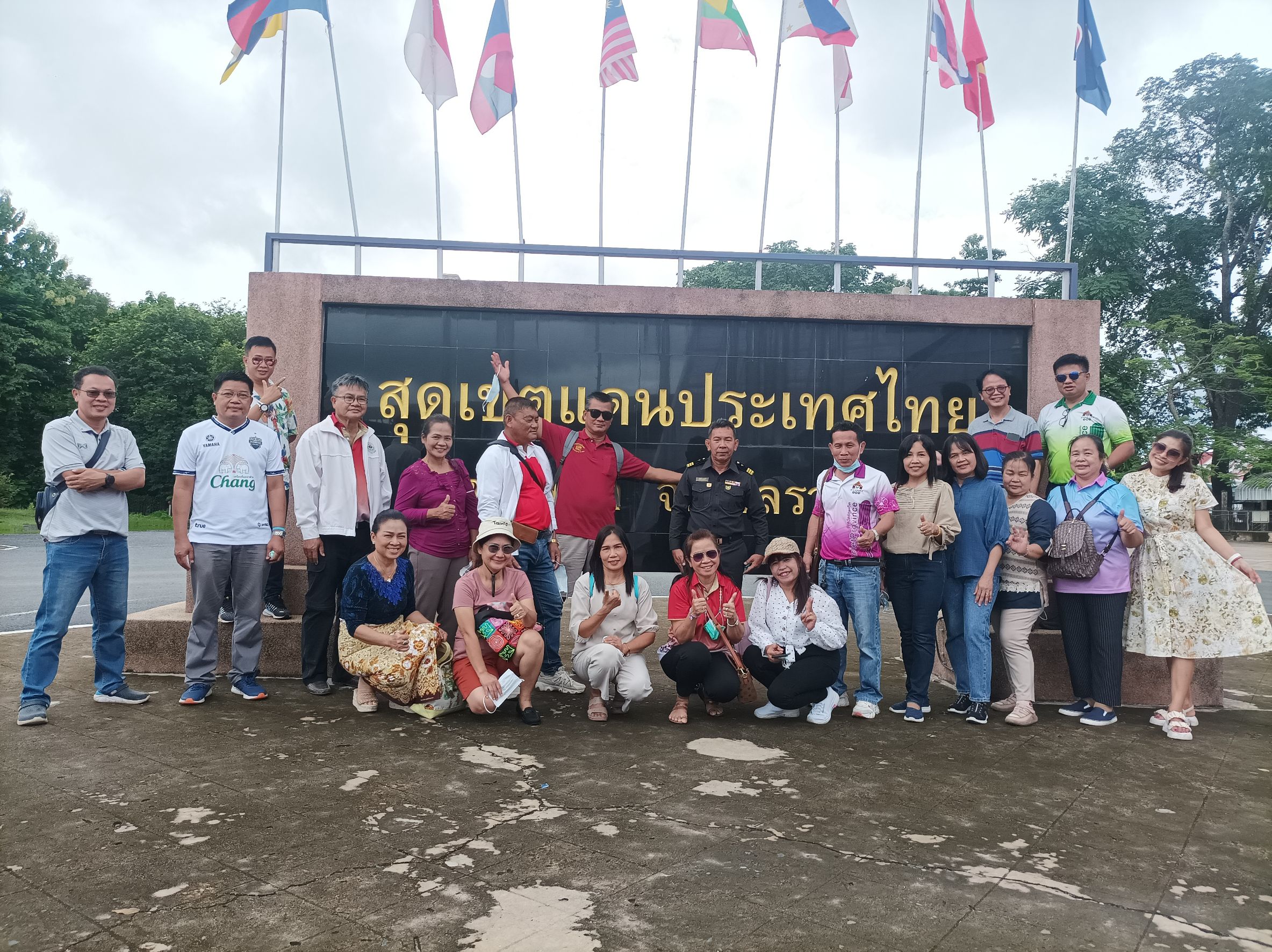 21 - https://มินิบัสและรถตู้ให้เช่าร้อยเอ็ด.com | บริการรถตู้ VIP รับ-ส่ง ท่าอากาศยานร้อยเอ็ด สนามบินร้อยเอ็ด เดินทางภารกิจต่างๆ งานราชการ ดูงาน ตรวจงาน องค์กรภาคธุรกิจ ให้บริการเช่ารถมินิบัส VIP และรถตู้ VIP พร้อมคนขับ สำหรับการเดินทางท่องเที่ยวและภารกิจต่างๆ บริการทั่วไทย 21 - https://มินิบัสและรถตู้ให้เช่าร้อยเอ็ด.com | บริการรถตู้ VIP รับ-ส่ง ท่าอากาศยานร้อยเอ็ด สนามบินร้อยเอ็ด เดินทางภารกิจต่างๆ งานราชการ ดูงาน ตรวจงาน องค์กรภาคธุรกิจ ให้บริการเช่ารถมินิบัส VIP และรถตู้ VIP พร้อมคนขับ สำหรับการเดินทางท่องเที่ยวและภารกิจต่างๆ บริการทั่วไทย